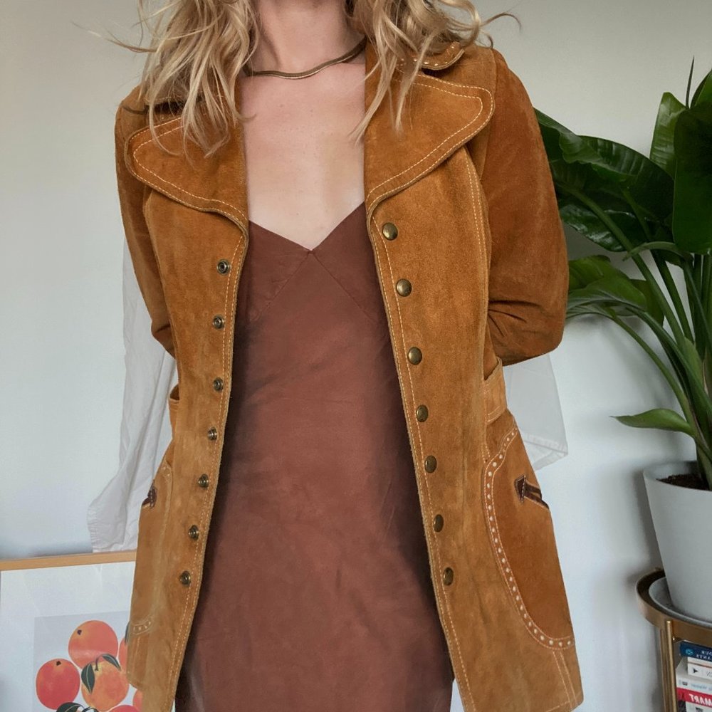 70s-Inspired Camel Suede Jacket